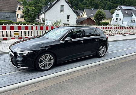 Mercedes-Benz A 250 7G-DCT AMG Line