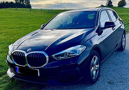 BMW 116 i Advantage Pano Lane El.Heckkl. RKam LED