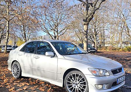 Lexus IS 200 Sport /Schalter/TRD Bodykit/Torsen/Tüv bis 11.2027