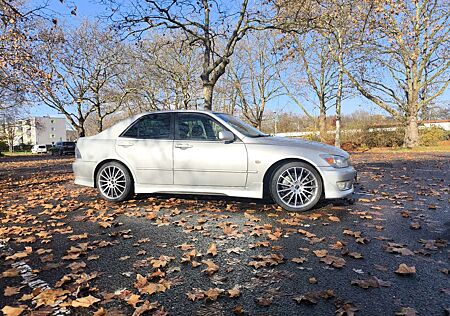 Lexus IS 200 Sport /Schalter/TRD Bodykit/Torsen/Tüv bis 11.2027