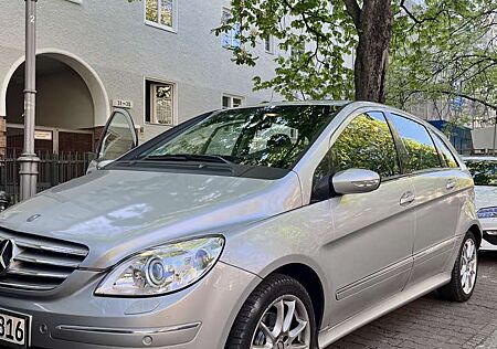 Mercedes-Benz B 200 Automatik, TÜV bis 04/2027