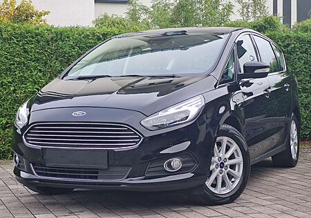 Ford S-Max Titanium (7-Sitze, Kamera, Pano)