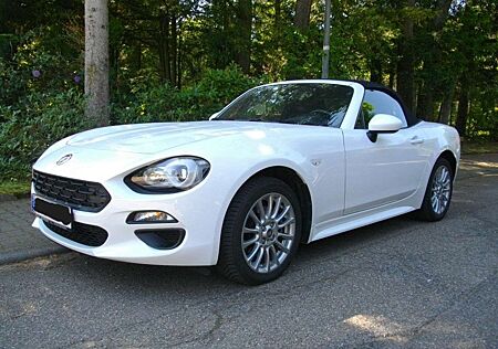 Fiat 124 Spider MultiAir Turbo Lusso in neuwertigem Zustand*