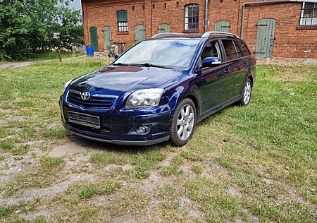 Toyota Avensis Combi Executive 2.4 Automatik NAVI LEDER