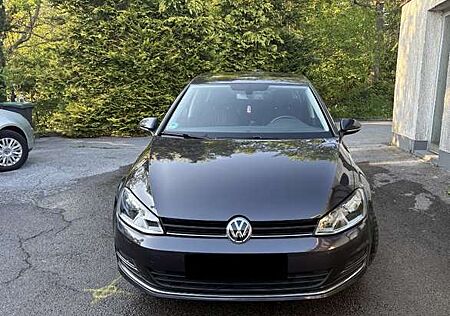 VW Golf Volkswagen (7) Lounge TSI Bluemotion