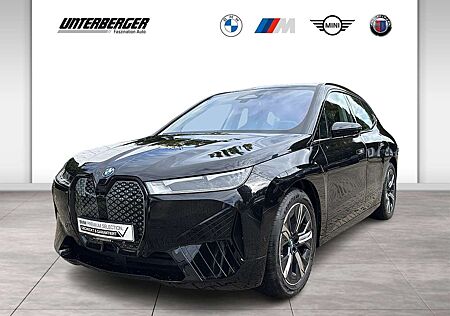 BMW iX xDrive40 Sportpaket PA+ DA+ LCP Prof. DAB+