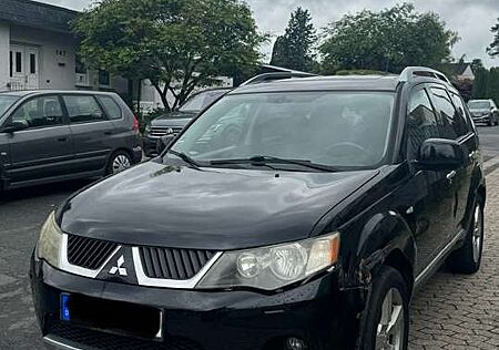 Mitsubishi Outlander 2.4 4WD CVT Instyle