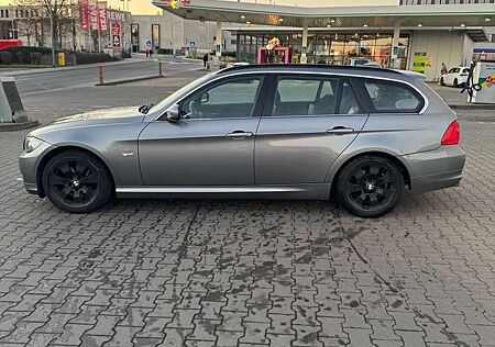 BMW 320d 320 DPF Touring Aut. Edition Exclusive