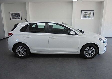 Hyundai i30 Limo AHK Klima TÜV 11/2026