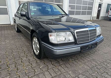 Mercedes-Benz E 220 Limousine Automatik