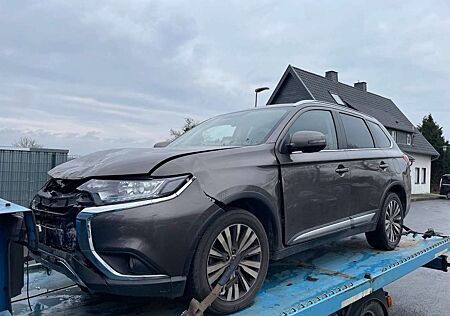 Mitsubishi Outlander Diamant Edition+ 2WD