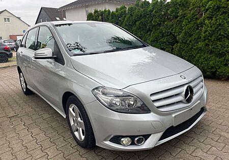 Mercedes-Benz B 180 B-Klasse 180/Navi/Scheckheft/AHK/TÜV NEU