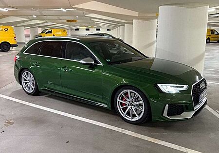 Audi RS4 Avant quattro tiptronic