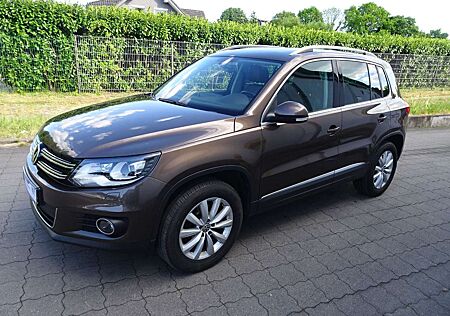 VW Tiguan Volkswagen 2.0 TDI DSG 4MOTION Sport & Style / Navi