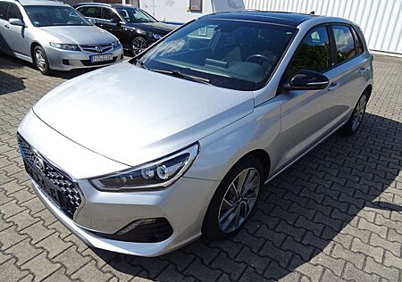 Hyundai i30 Passion+ Navi Kamera Pano Winter