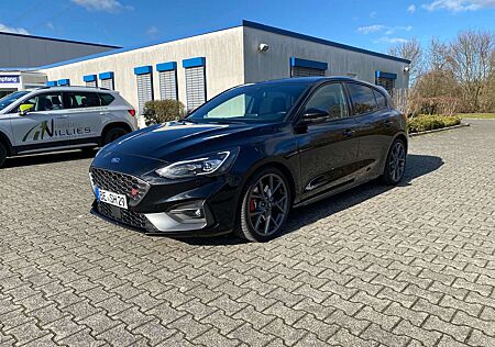 Ford Focus 2.3 EcoBoost S&S ST mit Styling-Paket