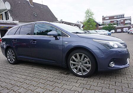 Toyota Avensis Executive /AUTOMATIK/LEDER/NAVI/PAN.DACH/EURO5/
