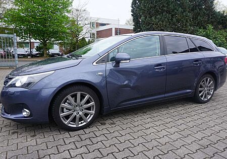 Toyota Avensis Executive /AUTOMATIK/LEDER/NAVI/PAN.DACH/EURO5/