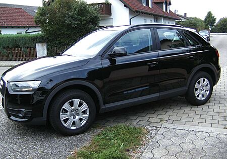 Audi Q3 2.0 TFSI quattro Autom Navi Sitzheizung PDC 1.Hand