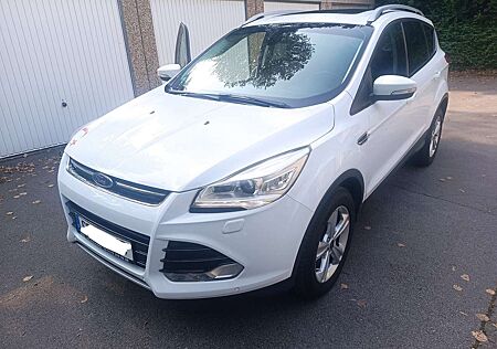 Ford Kuga 2.0 TDCi 4x4 Aut. Titanium,PANO,AHK,KEYLESS,RFK