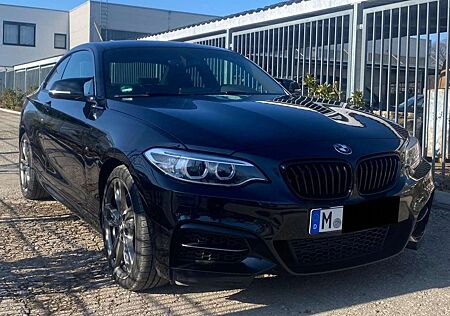 BMW 235 i xDrive *SH bei *