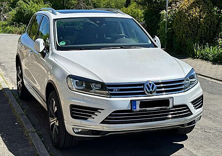 VW Touareg Volkswagen 3.0 V6 TDI *Executive* *Pano* *Luftfd*