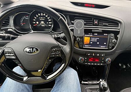 Kia Cee'd Ceed / U5YHN513AGL210928
