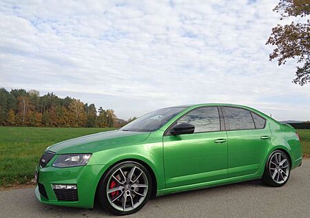 Skoda Octavia 2.0 TSI Green tec RS *BLACK-DESIGN*NAVI*XENON*ACC*