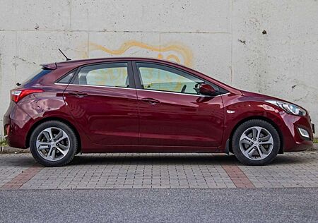 Hyundai i30 blue 1.6 GDI Trend