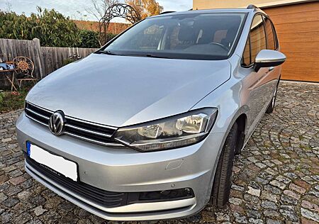 VW Touran Volkswagen 1.6 TDI SCR DSG Comfortline