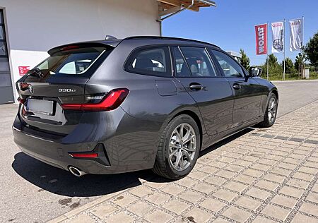 BMW 330e 330 Touring xDrive Aut. | -Garantie