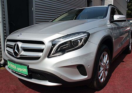 Mercedes-Benz GLA 200 STYLE AUTOMATIK KLIMA NAVI PDC KAMERA