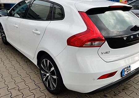 Volvo V40 T2 Momentum *1.Hand *Navi *8 Räder