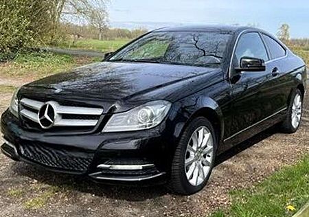 Mercedes-Benz C 250 CGI- Blue Efficiency Coupe Comand/ILS/Komfortsitze