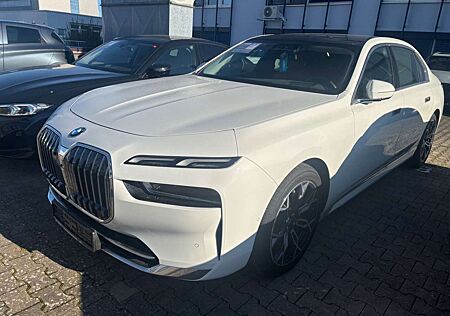 BMW 740 d xDrive Iconic Glow Autobahnassist