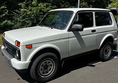 Lada Niva EURO 6 -1.Hand-TÜV NEU
