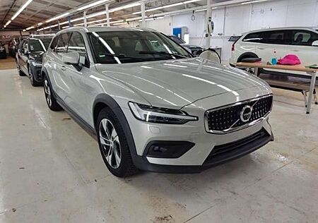 Volvo V60 B4 Cross Country Ultimate AWD SH Massage B&W