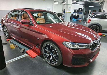 BMW 530 e M Sport Glasdach*Laser*DA-Prof*Leder*360°