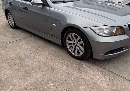 BMW 320i 320
