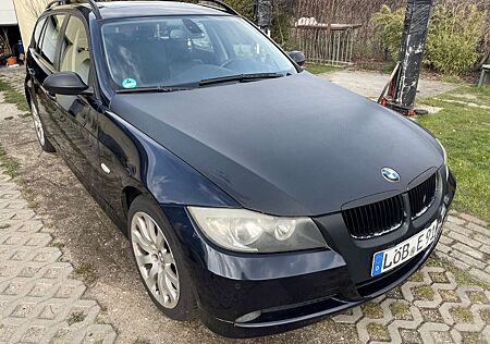 BMW 320i 320 Touring Aut.