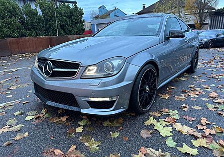 Mercedes-Benz C 63 AMG C -Klasse Coupe *