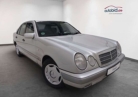 Mercedes-Benz E 200 Klima Rentnerfahrzeug *108000KM*