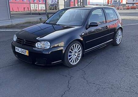 VW Golf Volkswagen 3.2 R32 4Motion