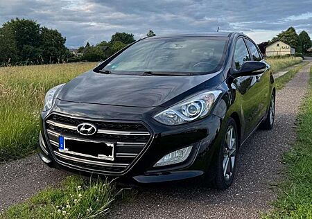 Hyundai i30 blue 1.6 CRDi Passion