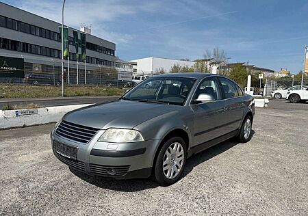 VW Passat Volkswagen 1.8 T Xenon Automatik AHK Navi Klimaauto.