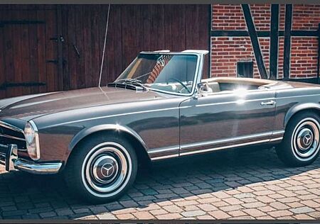 Oldtimer Mercedes Benz Pagode