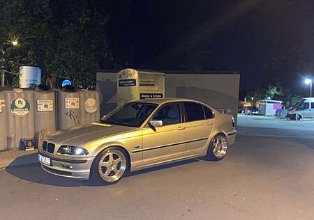 BMW 323i 323