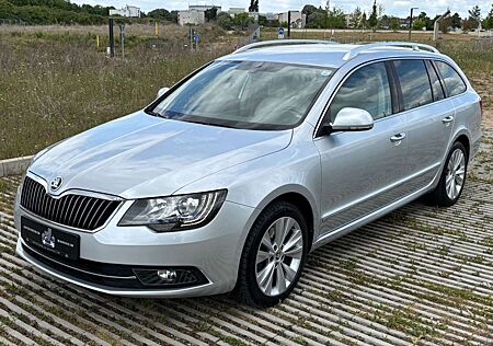 Skoda Superb Combi Elegance /BiXENON/MEMORY/KAMERA/SHZ