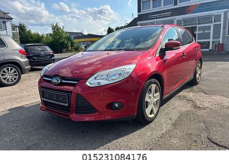 Ford Focus Lim. Trend+Klimaaut.+Parkhilfe+AHK+2 Hand