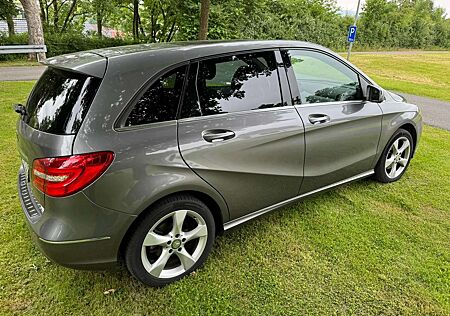 Mercedes-Benz B 180 (BlueEFFICIENCY)